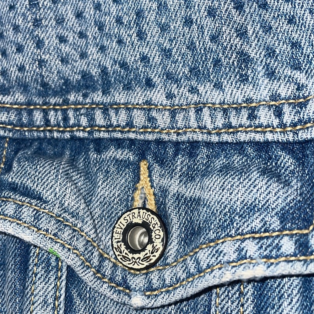 Levi’s distressed denim jean jacket with elbow patches and pockets - Picture 4 of 12